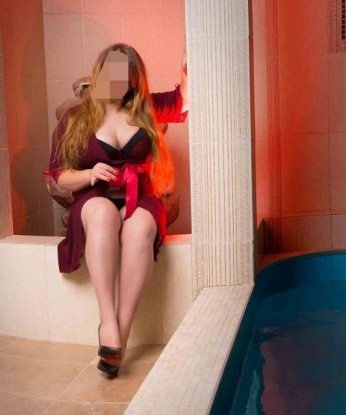 Ласковая и страстная красотка приглашает тебя в свой мир удовольствия и страсти. Со мной ты сможешь погрузиться в атмосферу настоящего наслаждения и расслабления. Мои ласки и ласковые прикосновения помогут тебе забыть обо всем на свете. 13995, 23 года